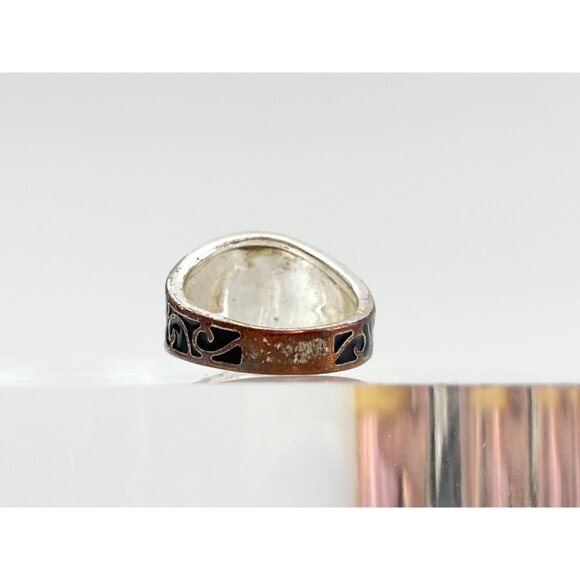 Silver Toned Scrolled Swirly Resin Inlay Unisex Vintage Ring - sz 7 - Picture 5 of 9